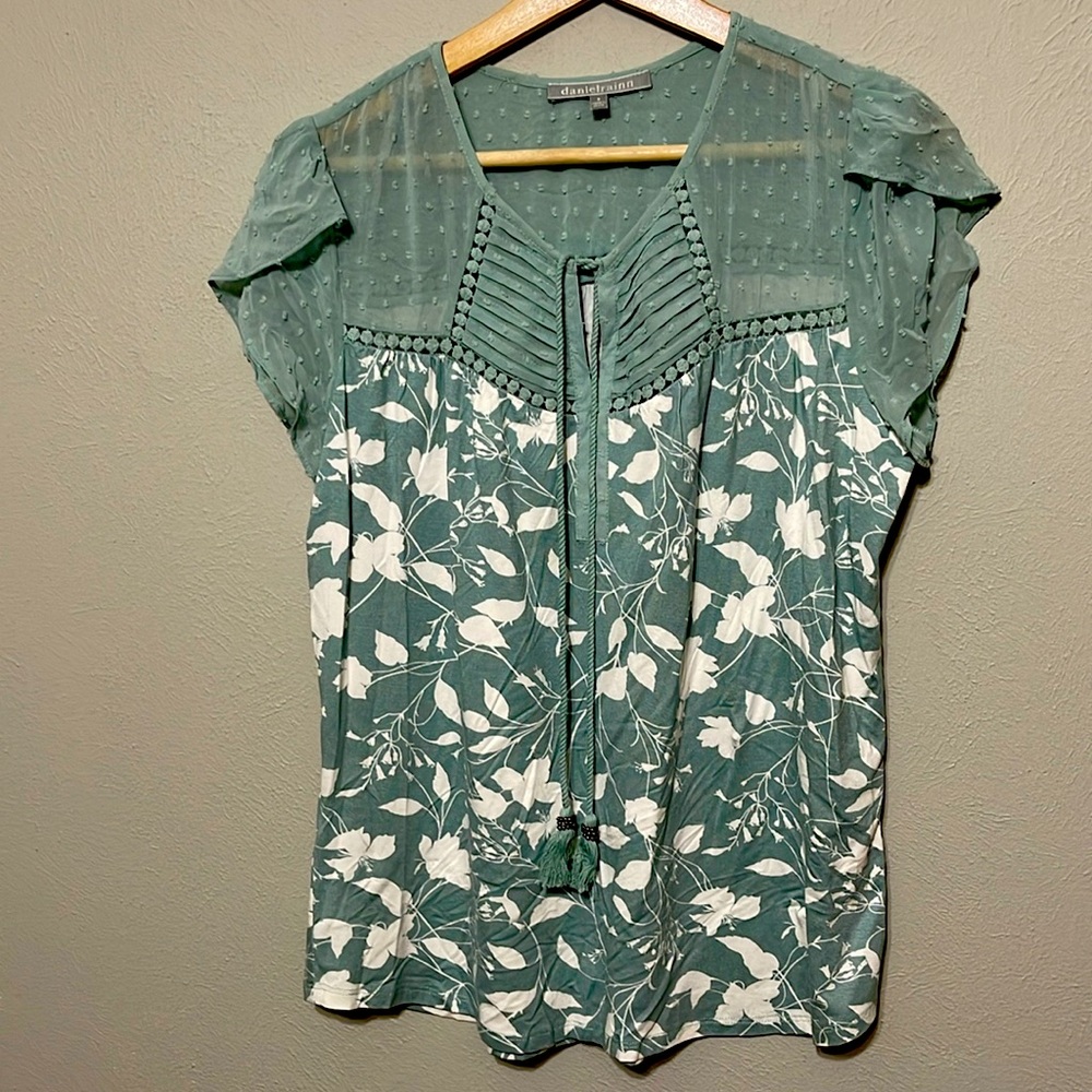 NWOT Anthropology danielrainn Boho Top in green and cream floral print, size S
